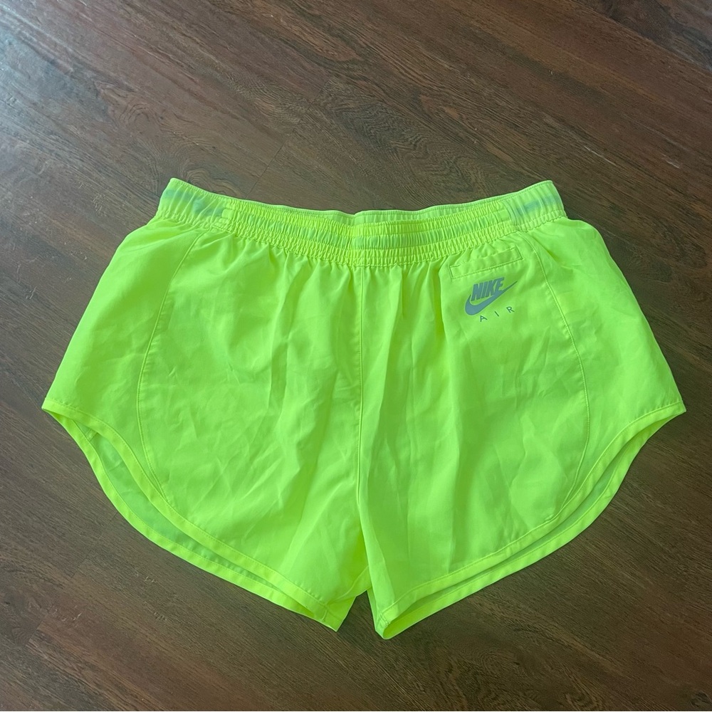 Nike Green Athletic Shorts Lightweight Quick-Drying